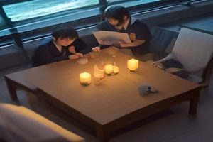 团队成员围坐在会议桌前讨论导航网站分类方案，白板上写满分类结构图
